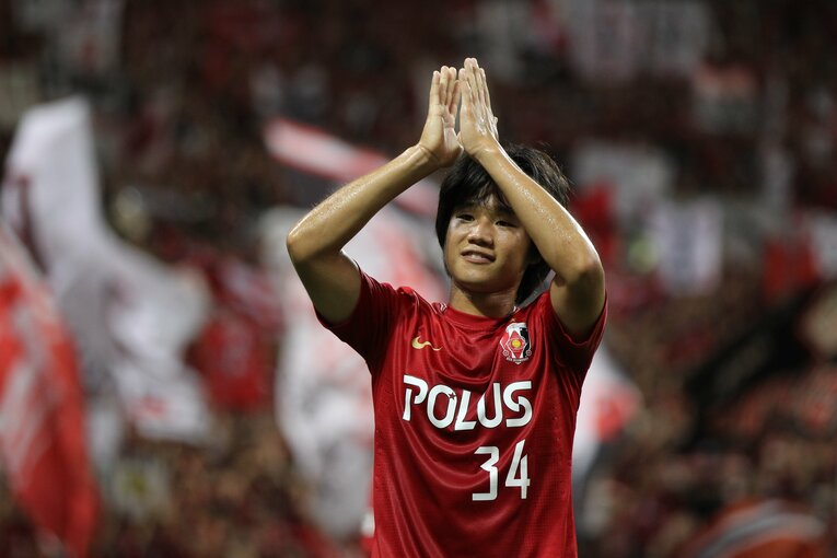 2013年夏、再び埼スタに戻ってきた山田直輝。翌年は「背番号6」に変更し、再起を誓っていた　©︎J.LEAGUE