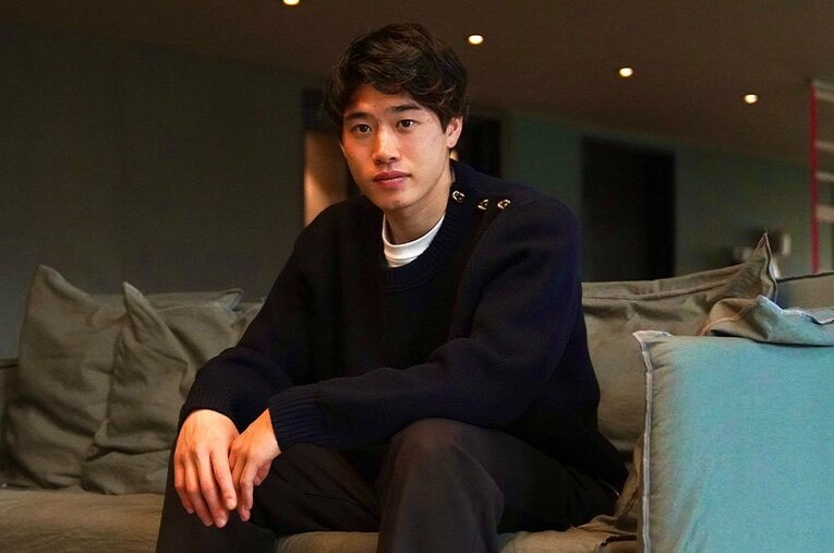 ストラスブールにて奮闘するパリ世代の鈴木唯人。鮮烈な初ゴール前のタイミングでインタビューに応じてくれた ／ photograph by Atsushi Iio