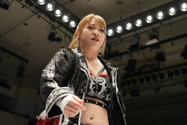 9月9日、後楽園ホールで中野たむと対戦。リングインする鈴季すず