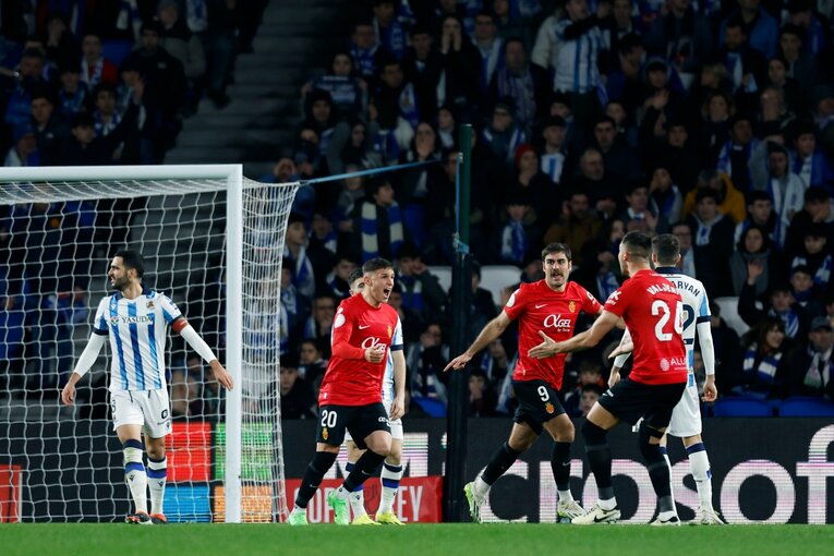 久保建英の「目をつむった祈り」は届かず失望…現地カメラマンが見た“近いようで遠い初タイトル”「タケら選手たちは打ちのめされた。だが」(13)