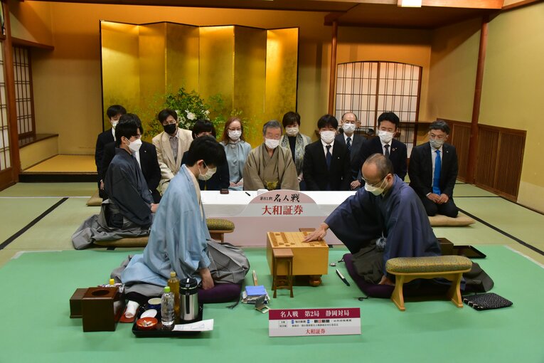 4月27日、名人戦第2局対局開始時の様子　©日本将棋連盟