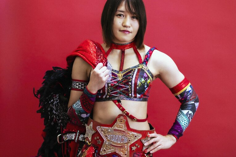 スターダム新王者・朱里が語った“亡き母への感謝”とチャンピオンの覚悟「プロレスも究めたと言っていいのかな」《戴冠記念グラビア》(46)