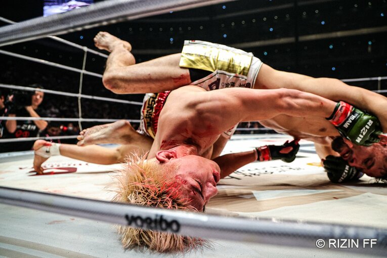 鈴木千裕vs.クレベル・コイケ　©RIZIN FF