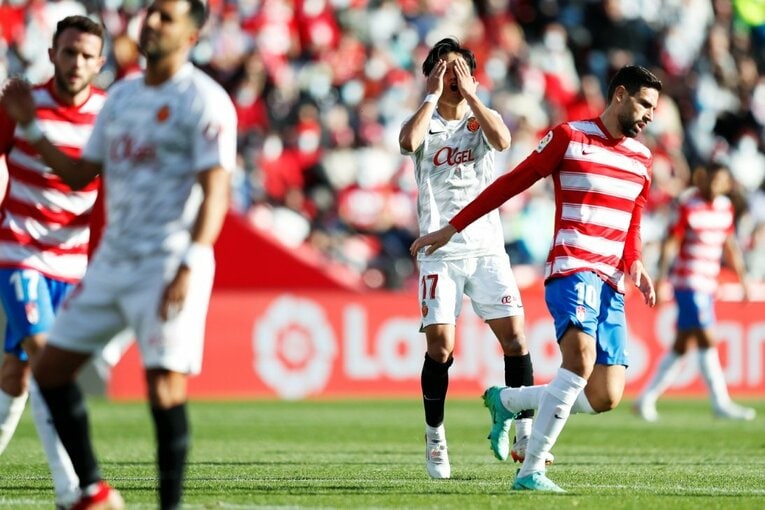 久保建英vsバルサがW杯イヤーのリーガ初戦… 年末の試合で見た「タケの身体の進化」と新星たちの奮起〈撮影者の視点〉(61)