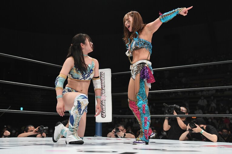 試合中、天咲光由に檄を飛ばすKAIRI