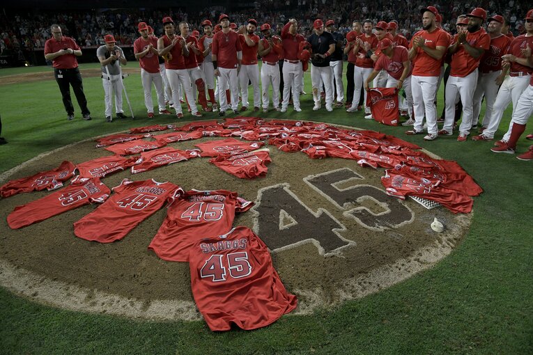 スカッグスを偲ぶチームメイトたち　©Getty Images