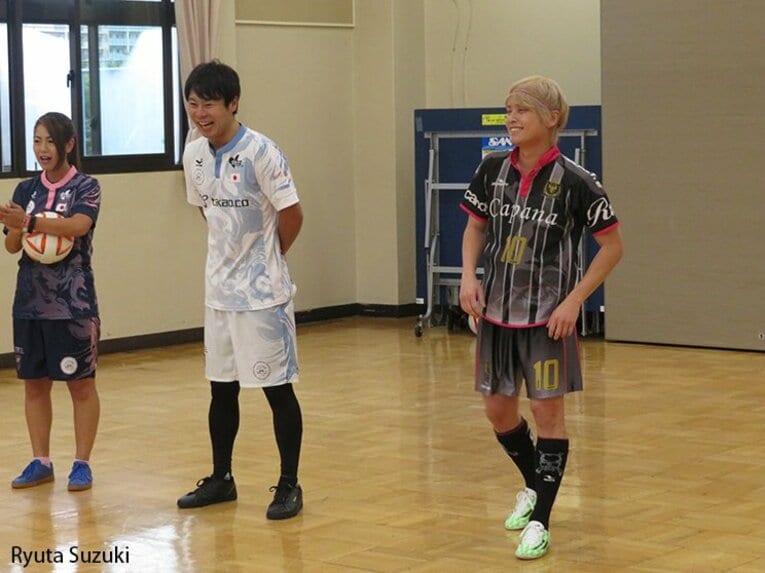 手越祐也が語るサッカーへの思い。独立後に本田圭佑と“ウェブ会議”。(2)