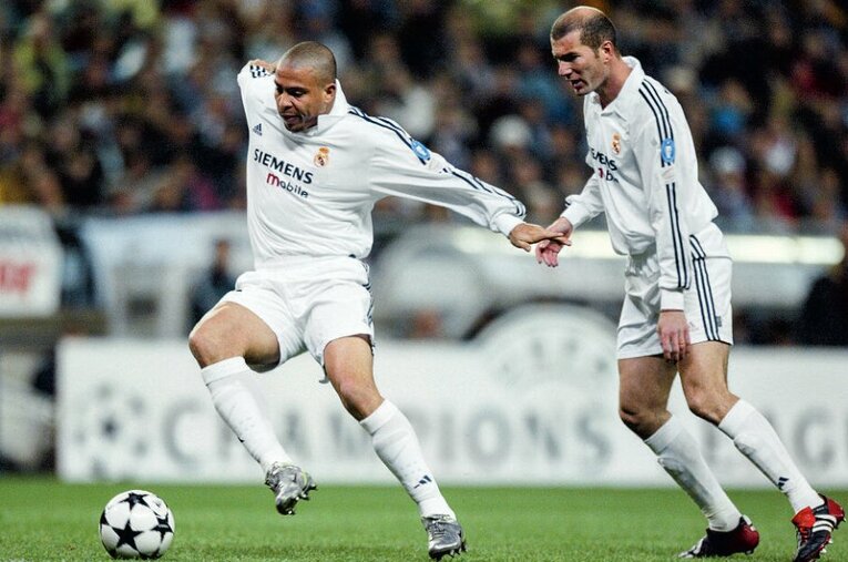 レアル・マドリーには5シーズン在籍。02年にはFIFA最優秀選手賞に輝く活躍を見せた ／ photograph by Pierre Lahalle/L’Équipe