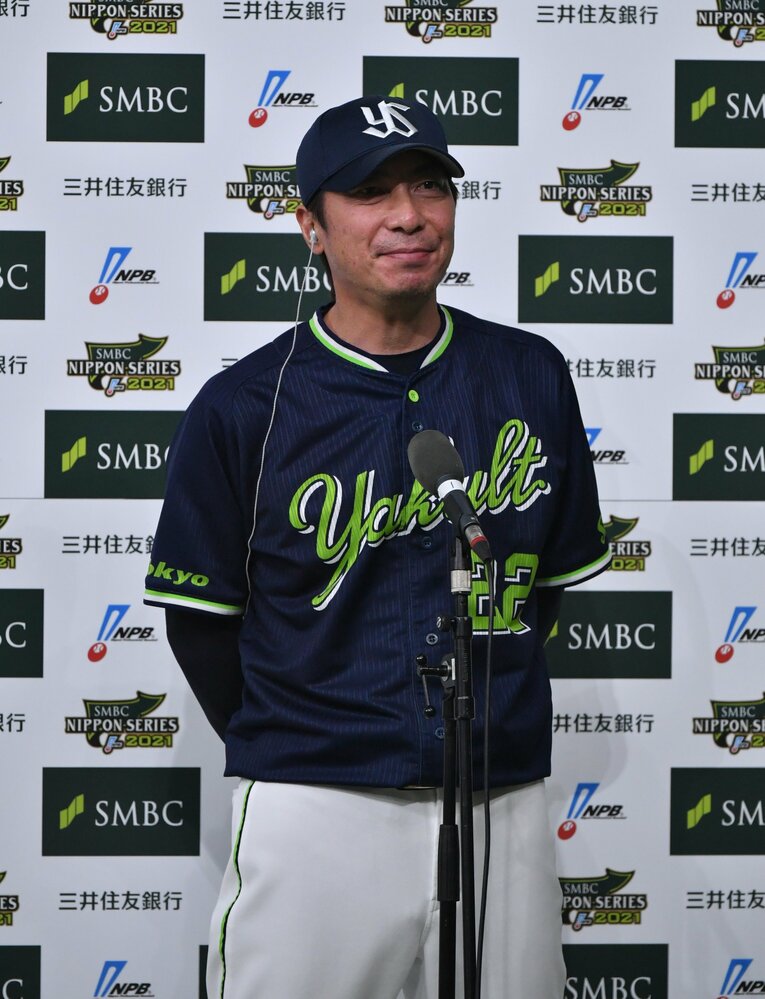 オリックスとの日本シリーズ第2戦に勝利し、インタビューに答えるヤクルトの高津臣吾監督　©Hideki Sugiyama