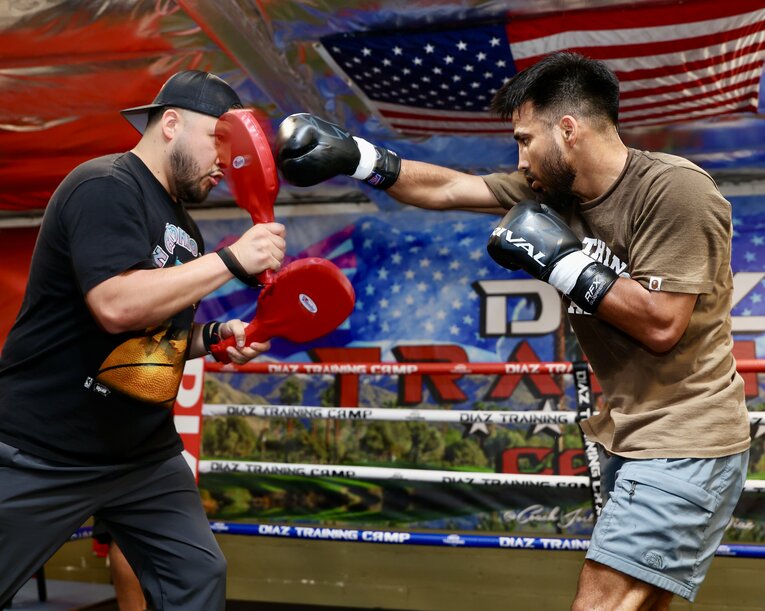 ラモン・カルデナス　©︎Mikey Williams/Top Rank