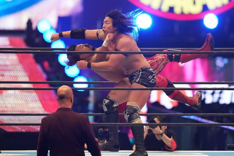 竹下幸之介のラリアットが炸裂　©Essei Hara