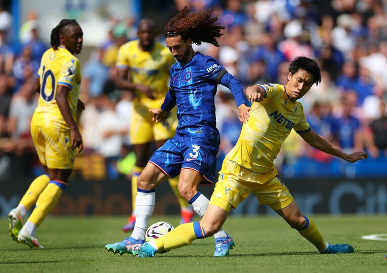 ククレジャとデュエルする鎌田　©Getty Images