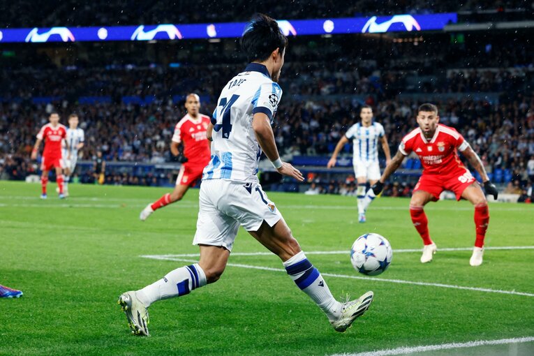 マイナス方向へのラストパス　©Daisuke Nakashima