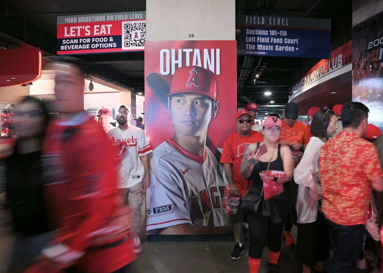 エンゼルスタジアム内の大谷翔平の看板　©JIJI PRESS
