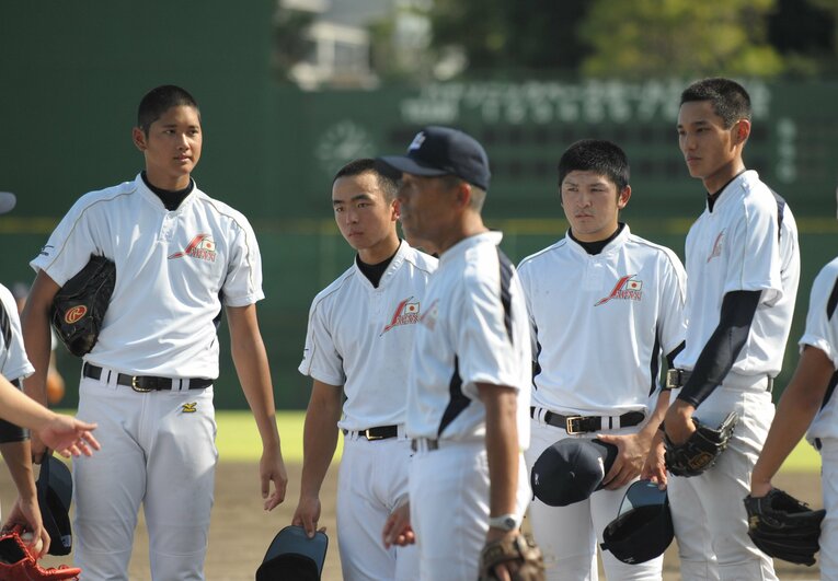 韓国遠征選抜チームの練習で大阪桐蔭・藤浪（右）と花巻東・大谷（左）　©︎SANKEI SHIMBUN