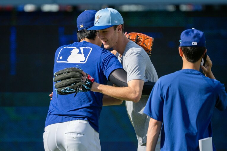 練習中には大谷とミジオロウスキーがハグする場面も　©Nanae Suzuki