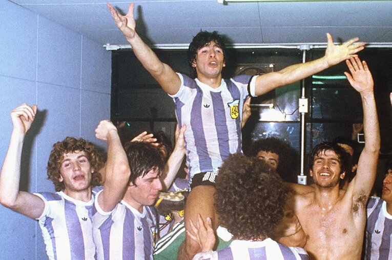 1979年のマラドーナ18歳、ワールドユース優勝時の写真。日本の地から天才の伝説は始まった ／ photograph by Getty Images