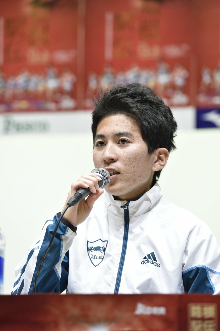 チームは優勝できたが中村は心なしか浮かない表情だった　©Hirofumi Kamaya