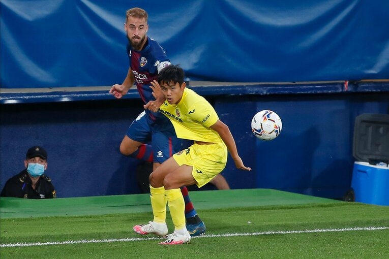 開幕戦は後半から途中出場となった久保建英 ／ photograph by Getty Images