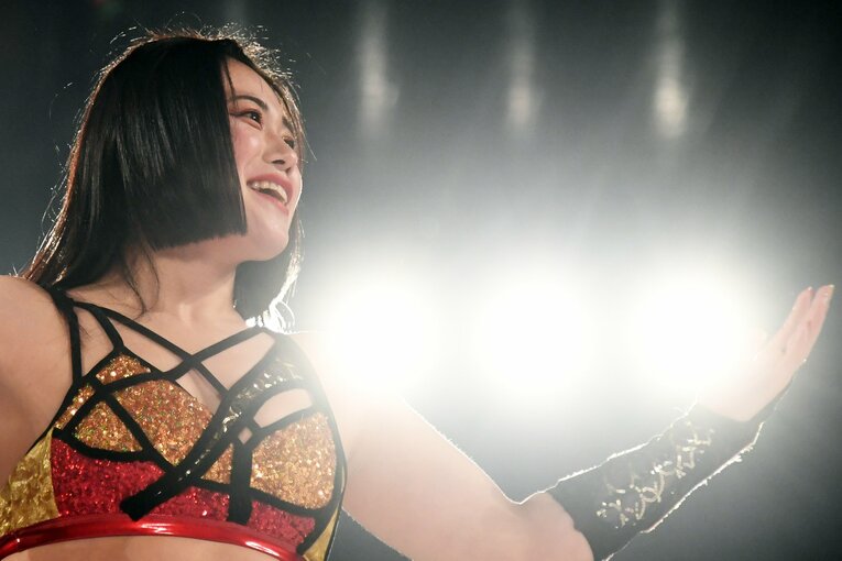 ライトを浴びる舞華