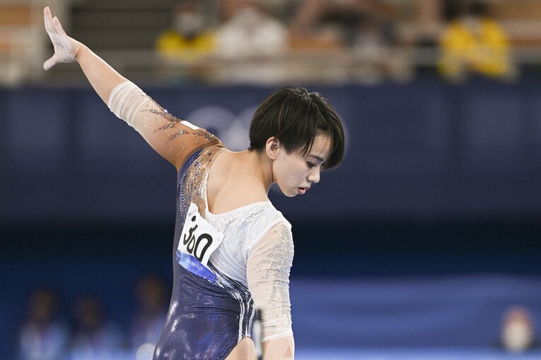 子役の芸能活動も体操のため　村上茉愛が女子個人初のメダルを獲るまで「リオから昨日まで泣きつくしたというくらい泣きました」(4)