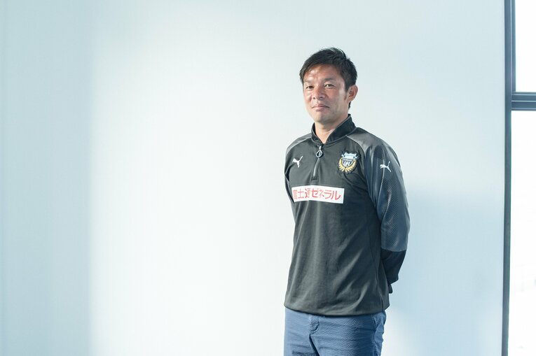 2017年、監督就任1年目の鬼木達（当時43歳）©Nanae Suzuki