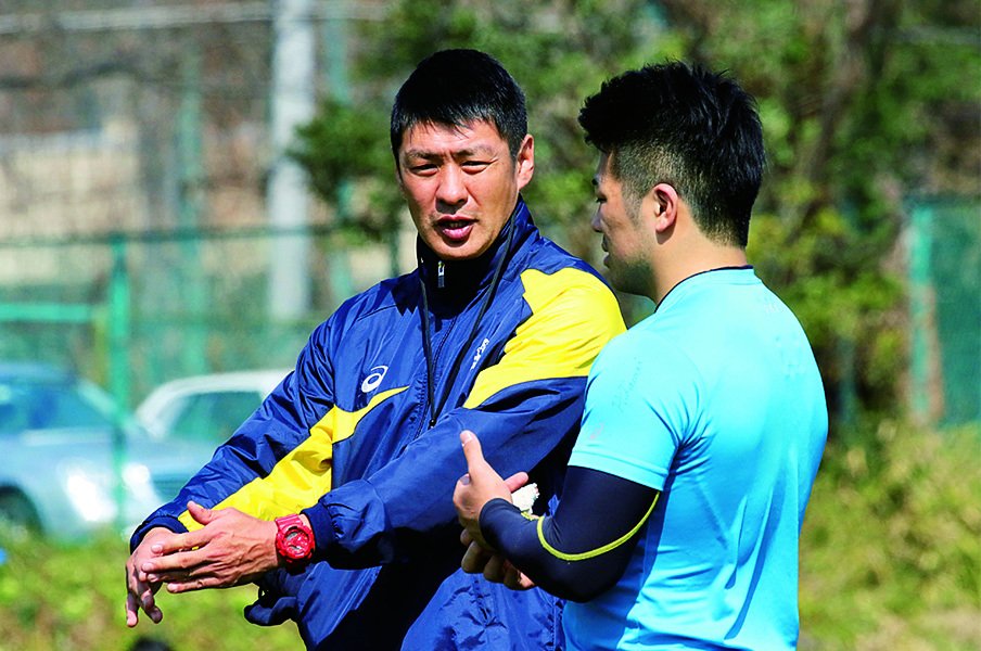 「もう日本一に手が届いている」慶大新HC栗原徹の新たな挑戦。~帝京、明治、早稲田に勝ち切るために~<Number Web> photograph by Nobuhiko Otomo