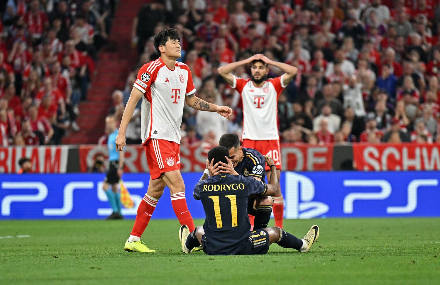 CL準決勝レアル・マドリー戦でロドリゴを倒し、PKを献上したキム・ミンジェ　©︎Getty Image