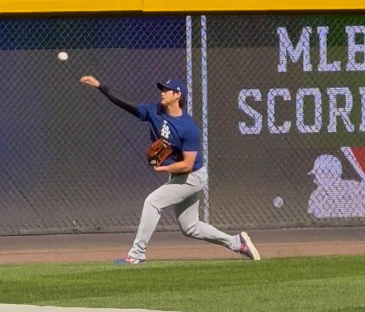 ナイター翌朝、キャッチボールする大谷　©Naoyuki Yanagihara