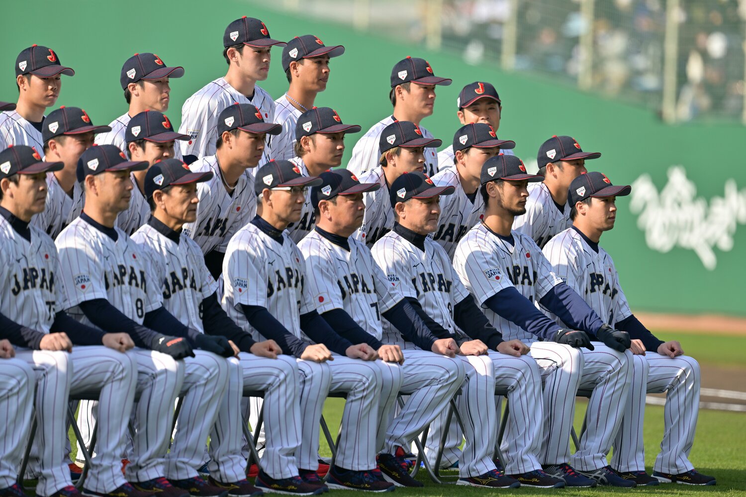 侍ジャパンの集合写真では山本由伸の横に陣取った宇田川優希(最後列)©︎Hideki Sugiyama