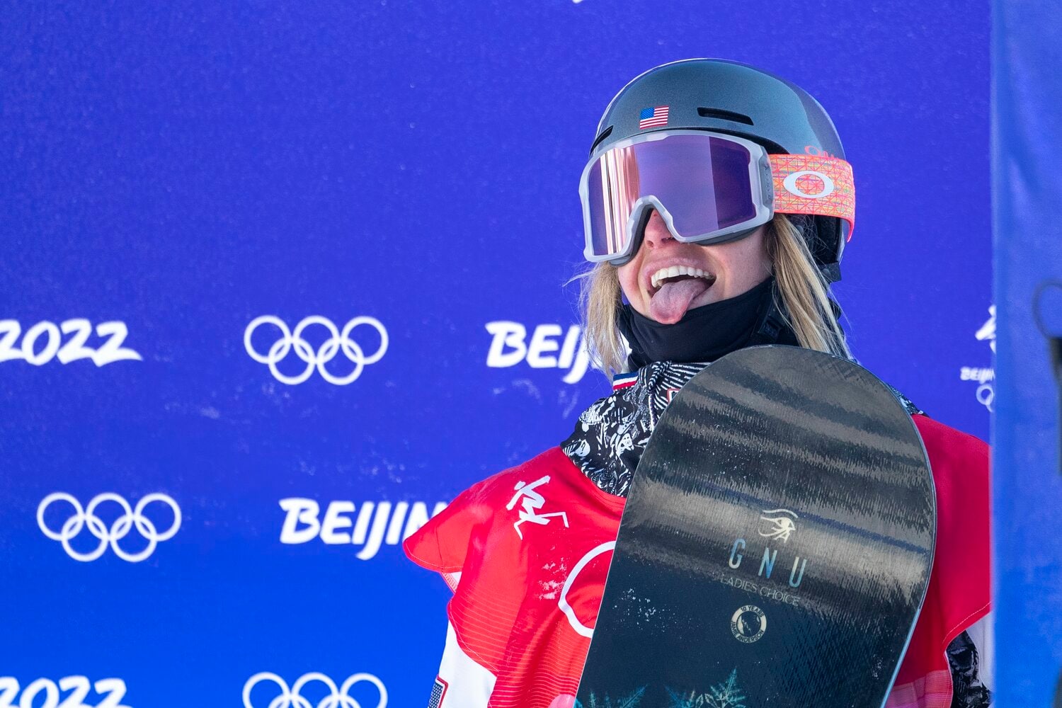 滑り終えて舌を出すジェイミー・アンダーソン　©Getty Images