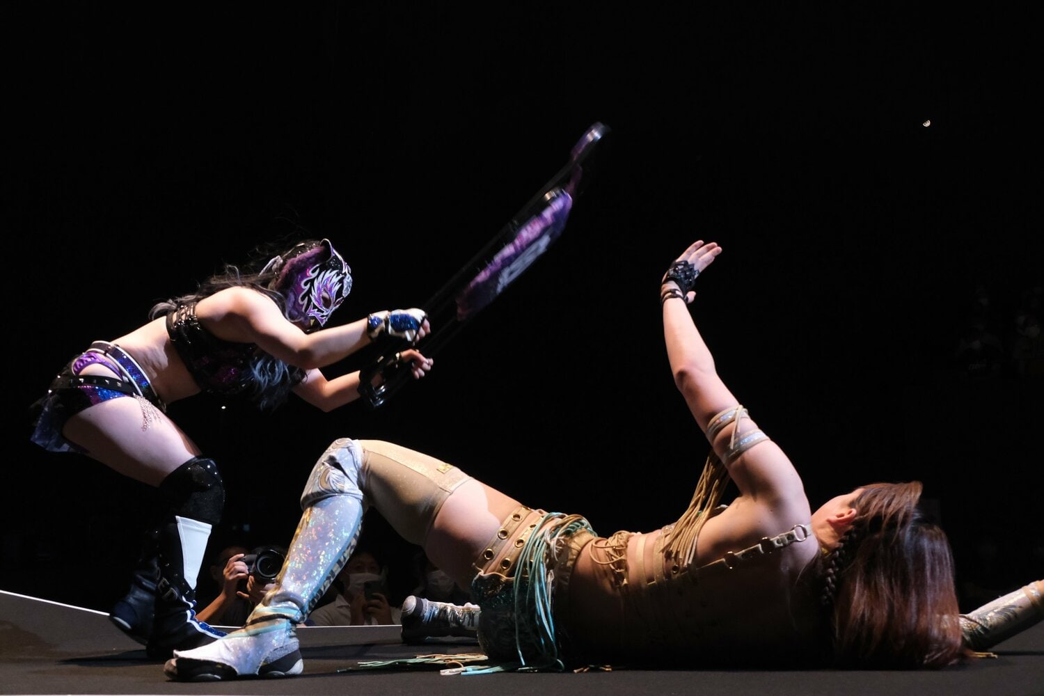 場外の椅子攻撃でも徹底して脚を狙ったキッド