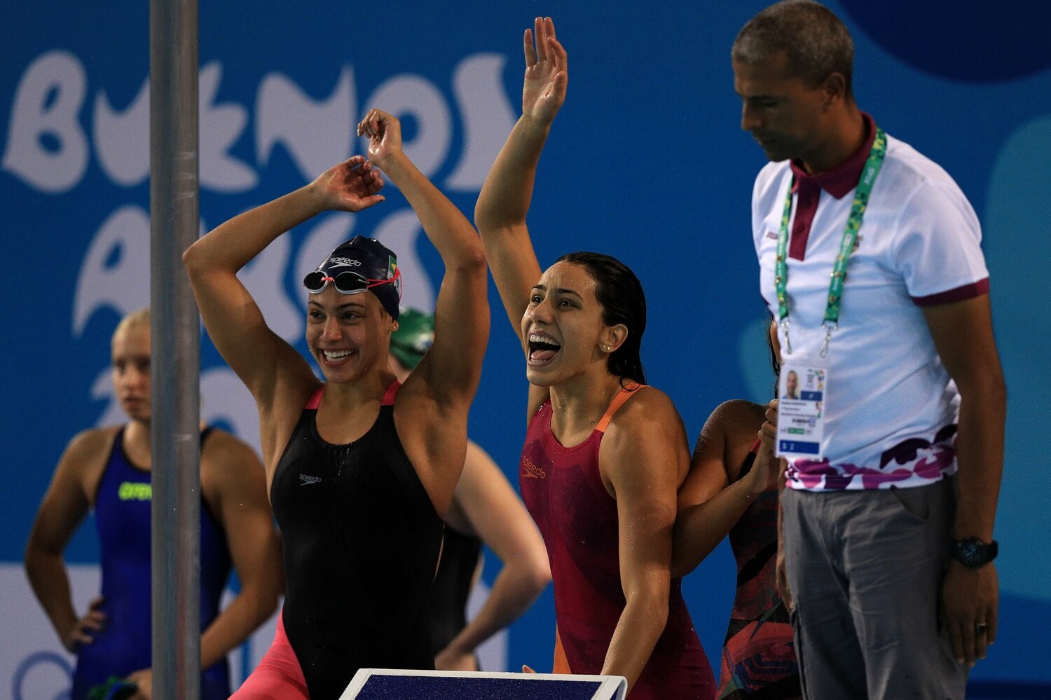 規律違反で追放処分を受けた競泳女子ブラジル代表のアナカロリナ・ビエイラ（左）　©Getty Images