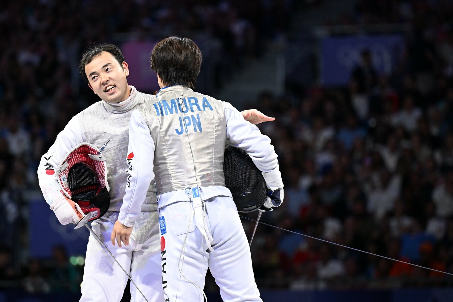 リザーブから大仕事を成し遂げた永野雄大に“歓喜の体当たり”　©Naoya Sanuki/JMPA
