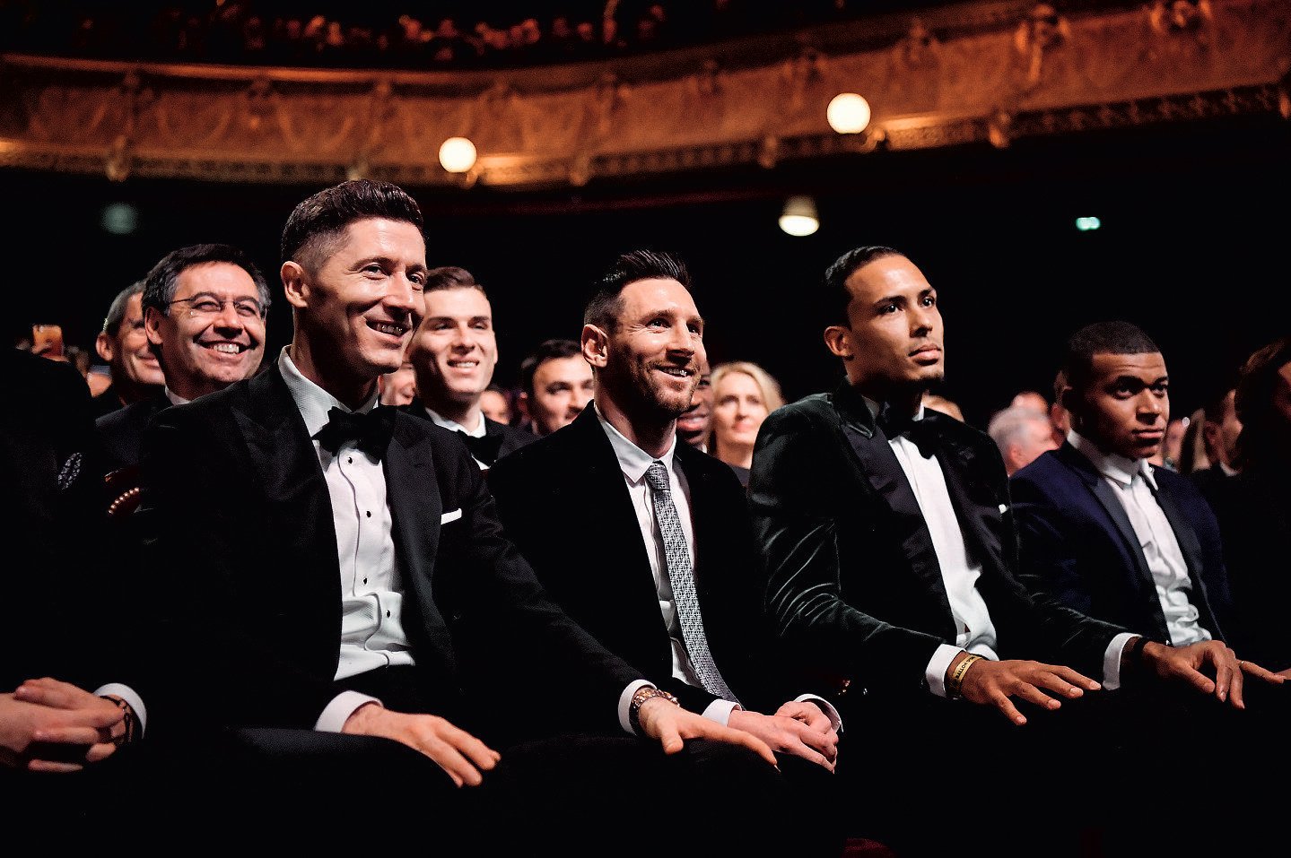 ノミネートのみに終わった19年のバロンドール。式典では受賞したメッシの隣りに座った　©Bernard Papon/L’Équipe