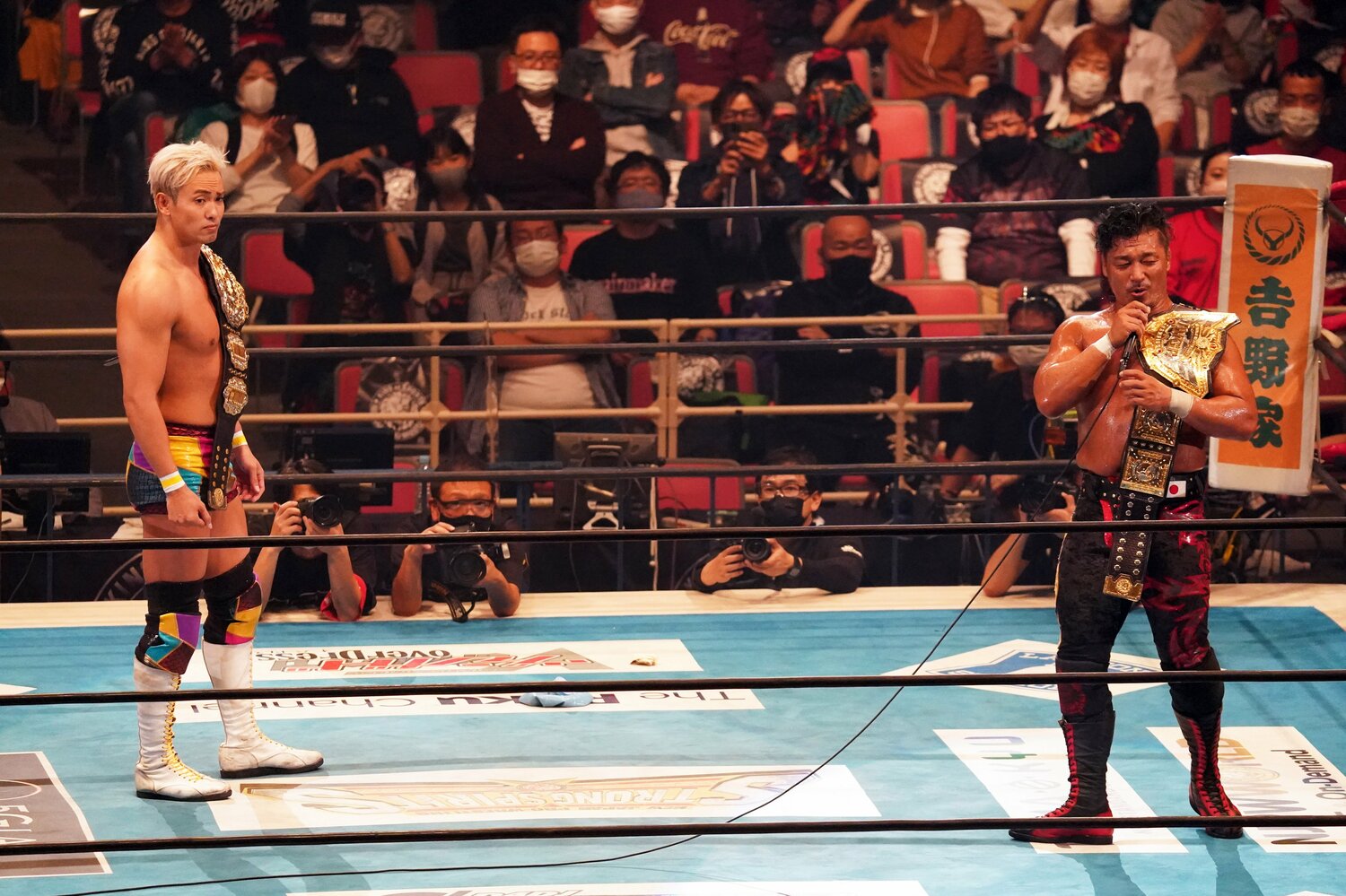 鷹木の「IWGP世界ヘビー」のベルトと、オカダの「IWGPヘビー」のベルトがリング上に並び立つことに