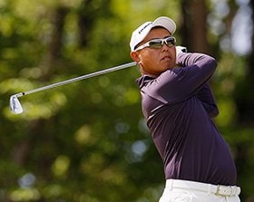 谷口徹　Toru Taniguchi
1968年2月10日、奈良県生まれ。13歳でゴルフをはじめ、PL学園高校、同志社大学を経て、'92年プロに転向。'98年三菱ギャラントーナメントでプロ初優勝を果たし、'02年、'07年には日本ゴルフツアー賞金ランク1位を獲得。生涯獲得賞金は14億円を突破。169cm、72kg。