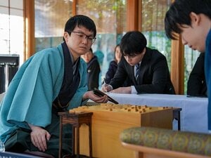「苦しい」「難しい」藤井聡太と永瀬拓矢が感想戦で何度も…“敗因不明”の王将戦初戦「えっ!」将棋漬けの天才が見せた“意外な一手と目標”