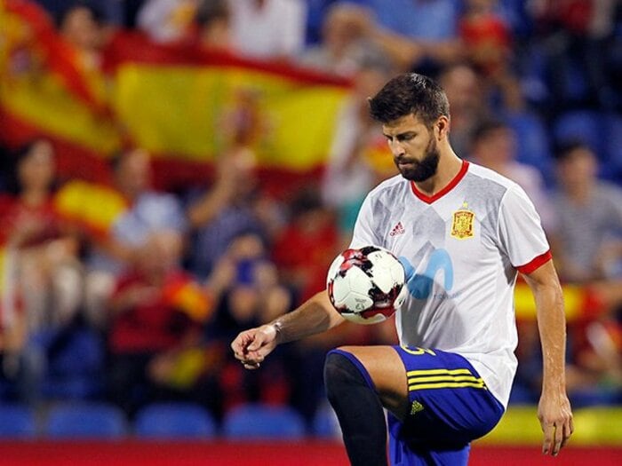ピケに「お前の国はスペインだ!」カタルーニャと代表、漏らした本音。<Number Web> photograph by AFLO