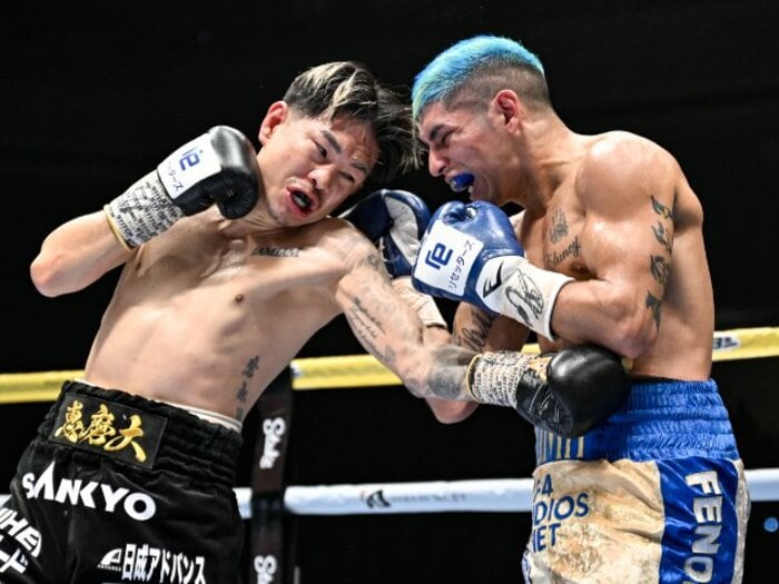 「あの左ボディが分かれ目だった」百戦錬磨の井岡一翔はなぜ敗れたのか…“涙の統一戦”の全貌 「今後はすべて白紙」35歳レジェンドの決断は?<Number Web> photograph by Hiroaki Yamaguchi