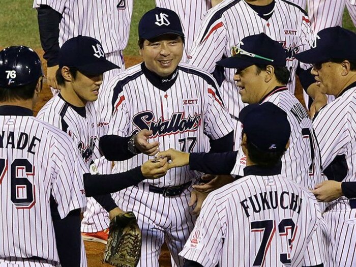 ヤクルトの“脱セオリー”野球とは。バント、前進守備、併殺の考え方。＜Number Web＞ photograph by NIKKAN SPORTS