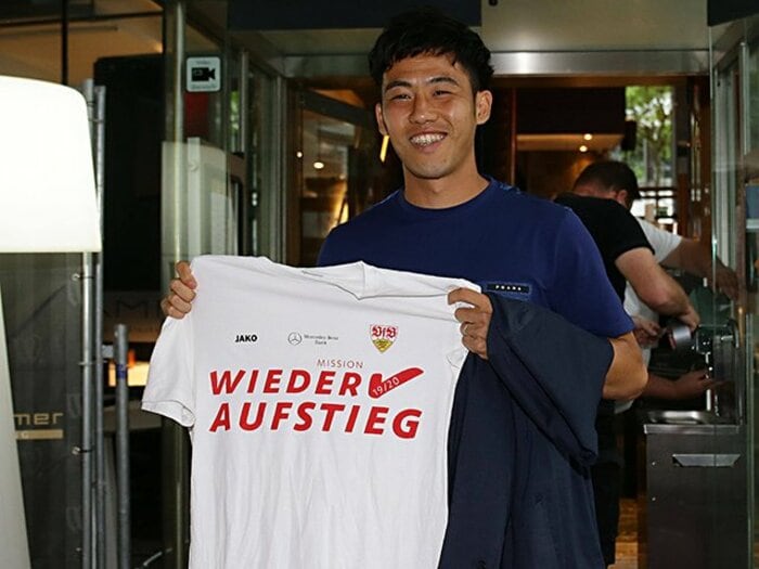 ついたあだ名は「Mr.信頼」。遠藤航の評価がドイツで爆上げ中。＜Number Web＞ photograph by AFLO