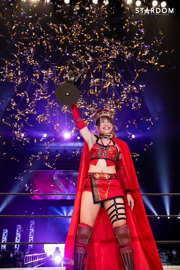 優勝を果たした朱里　©STARDOM