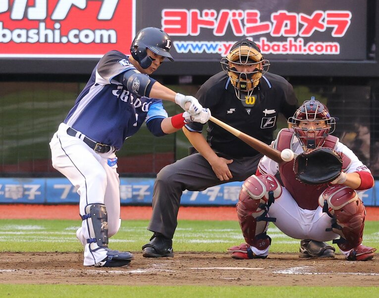 2000本まであと1本と迫っていた4日楽天戦。磨き上げた“流し打ち”で偉大な記録に到達した　©︎Sankei Shimbun