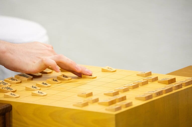 三段リーグを勝ち上がり四段昇段し、プロへの道を歩みだす棋士が今期も2人生まれた　©Nanae Suzuki