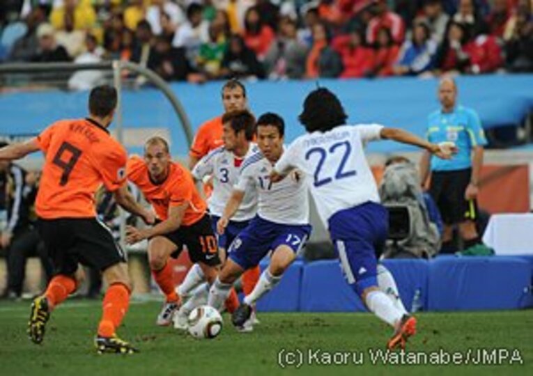 ＜ここがヘンだよ、日本サッカー（1）＞ 南アW杯準優勝監督が語る“日本の失敗”。(2)