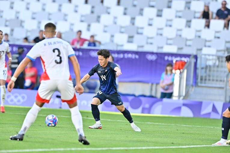 パラグアイ戦の前半、三戸舜介の先制ゴール（1枚目／全3枚）©Takuya Nakachi/JMPA