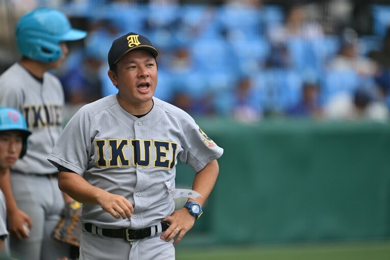 仙台育英を率いる須江航監督　©Hideki Sugiyama