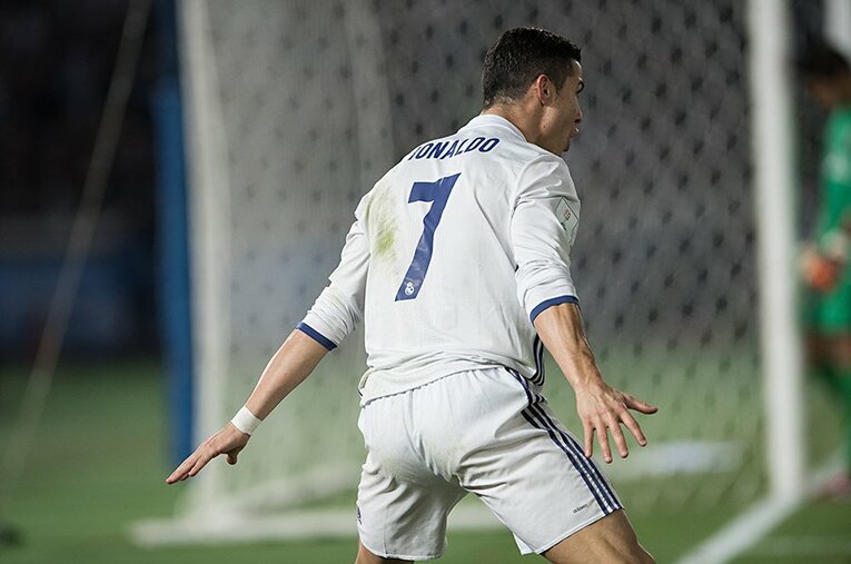 2016年クラブW杯、鹿島との決勝でゴールを決めて“お決まりのポーズ”を見せるロナウド。36歳となった今もトッププレーヤーだ ／ photograph by Nanae Suzuki