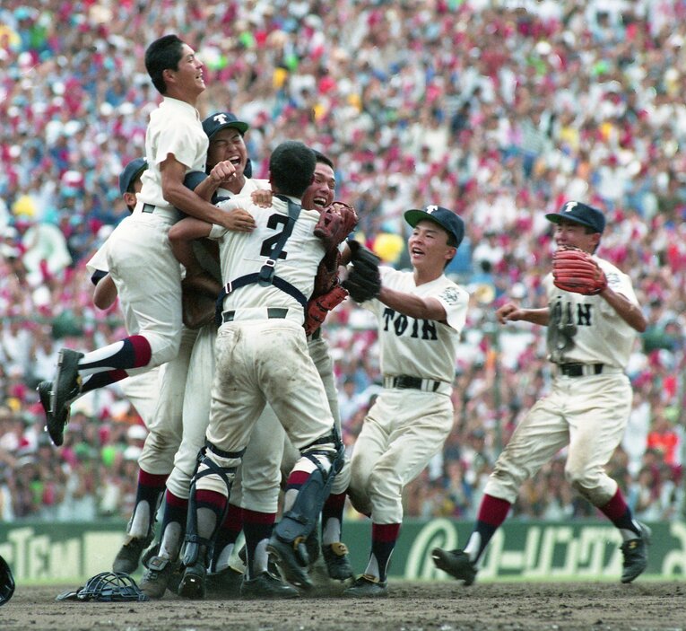 1991年、甲子園初優勝時の大阪桐蔭ナイン　©KYODO